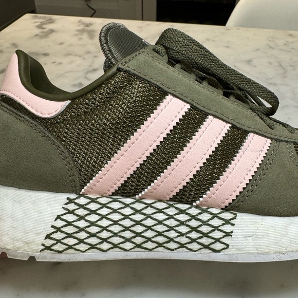 Adidas army green and pink running shoes - Picture 3 of 8